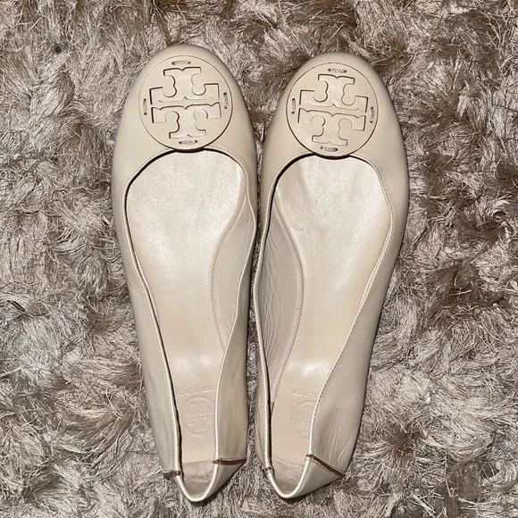 Two pairs of Tory Burch Ballet Flats. Dusted Pink and Cream. - Picture 6 of 10